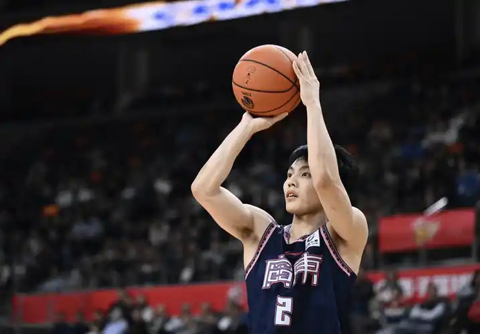 开云体育官网-麦考尔被裁？广东新援或敲定，213公分，曾效力于热火，已抵达中国|麦考伊|布兰登·麦科伊|广东男篮|杜锋|广东宏远_新浪体育_新浪新闻